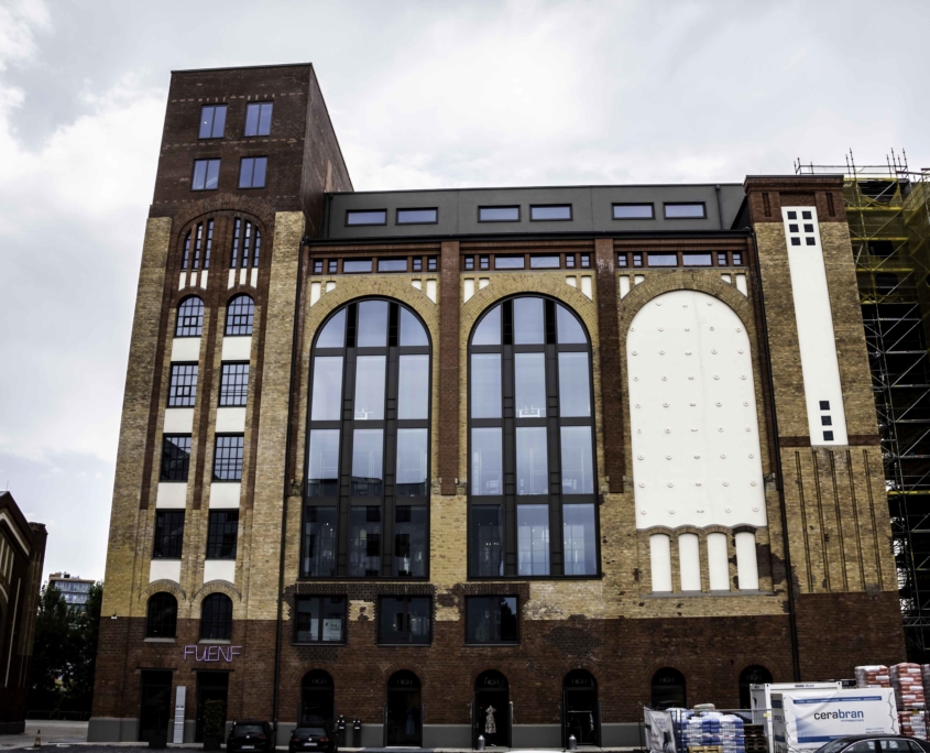 Alubau Puhlmann Fassaden und Fensterbau Holzsilo Düsseldorf