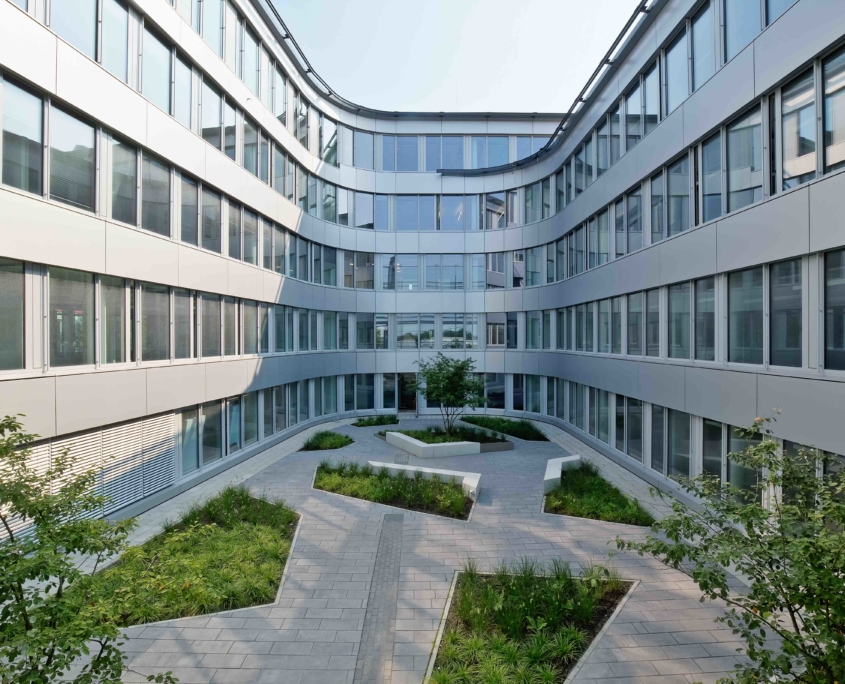 Alubau-Puhlmann-Fassadenbau-und-Fensterbau-aus-Aluminium-und-Glas-Jungheinrich-2-Hamburg